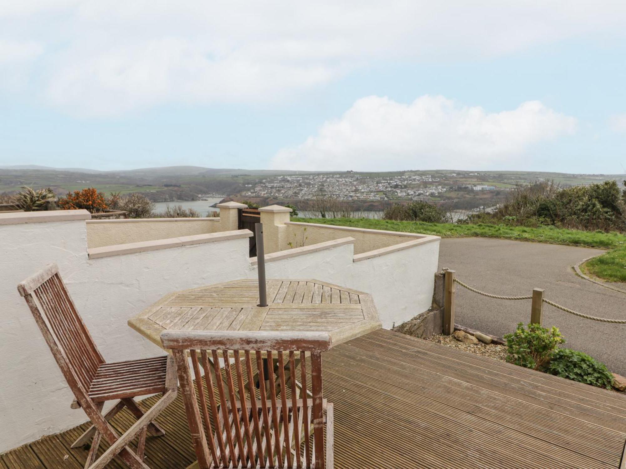 Harbour Village Views Goodwick Exterior photo