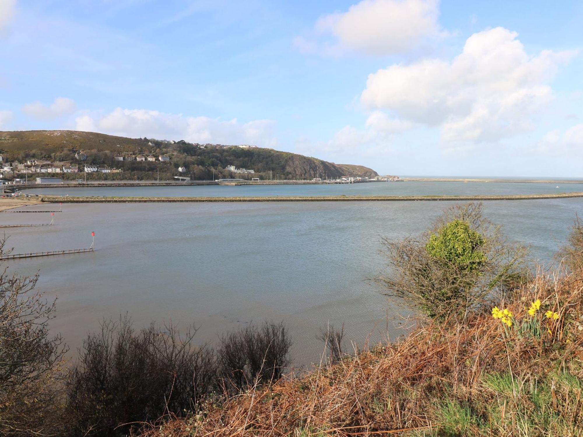 Harbour Village Views Goodwick Exterior photo